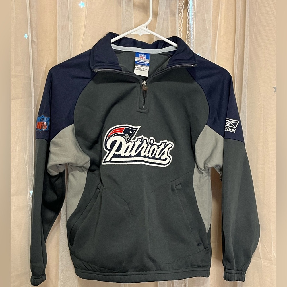 Boys size 10-12 NFL Reebok Patriots pullover. Excellent condition! Vintage.